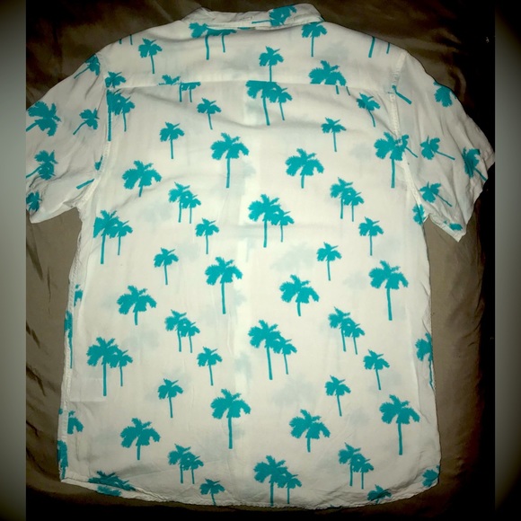 WESC Oden Palm Mens Button Up Shirt. Size Large. Excellent Condition. - Picture 5 of 5